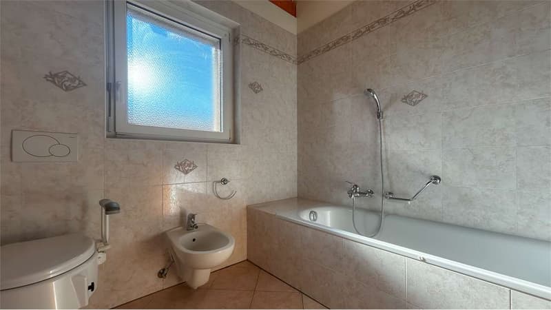 STABIO: SINGLE-FAMILY HOUSE WITH GARDEN AND SPACIOUS AREAS (12)