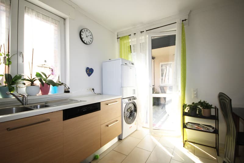 Moderno appartamento 4.5 locali con balcone vivibile a Rivera (8)