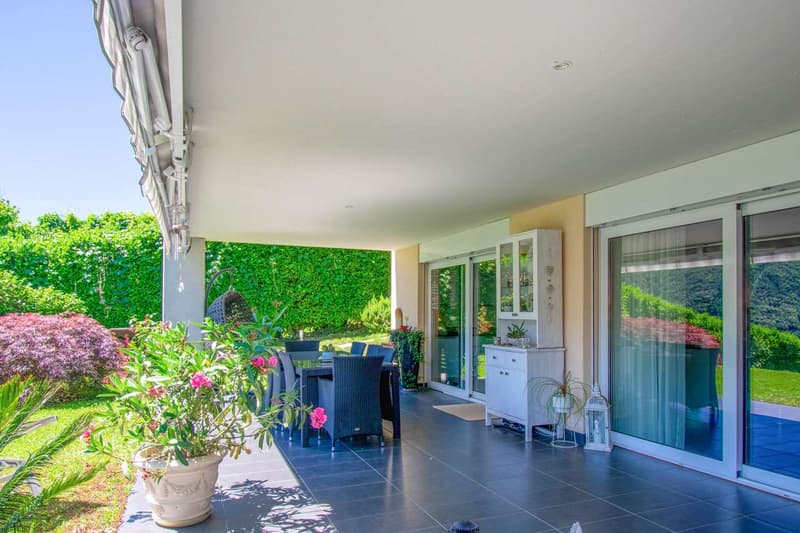 APPARTAMENTO CON VISTA LAGO E GIARDINO (1)