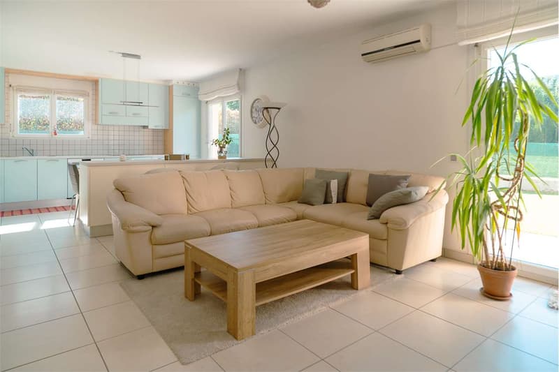 Vacallo: casa contigua con giardino privato (9)