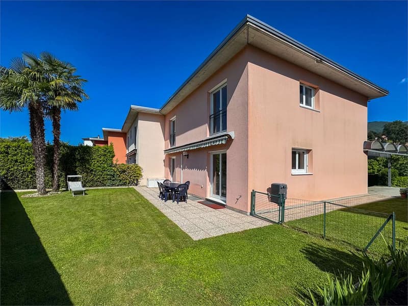 Vacallo: casa contigua con giardino privato (1)