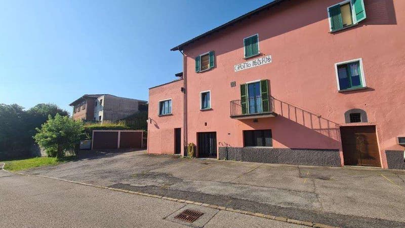 NOVAZZANO: Großes Gebäude mit ehemaligem Restaurant, 4.5 Zi. und 30 Parkplätzen (2)