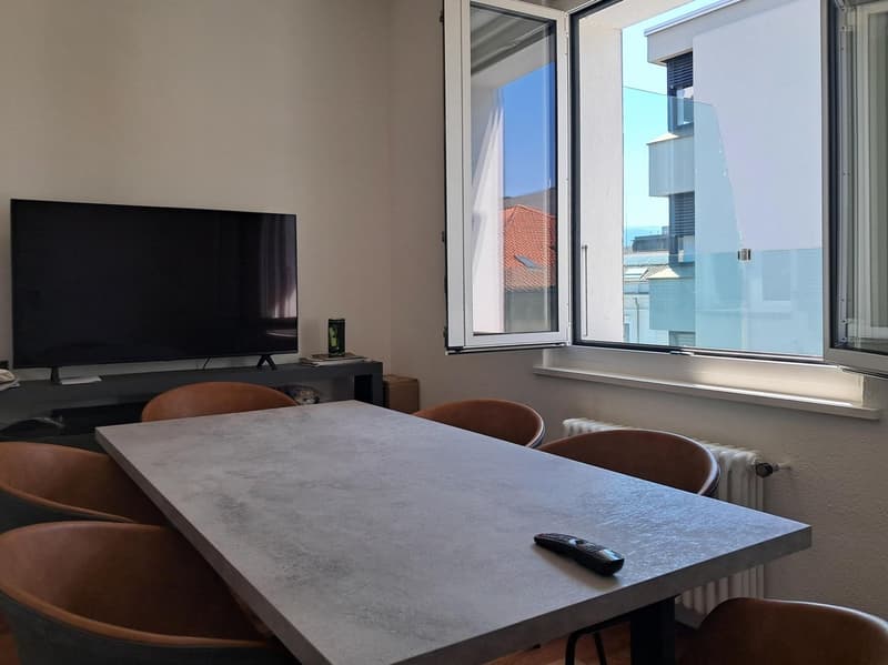 Lugano centro: luminoso attico da 2.5 locali con ampia terrazza e vista aperta (3)