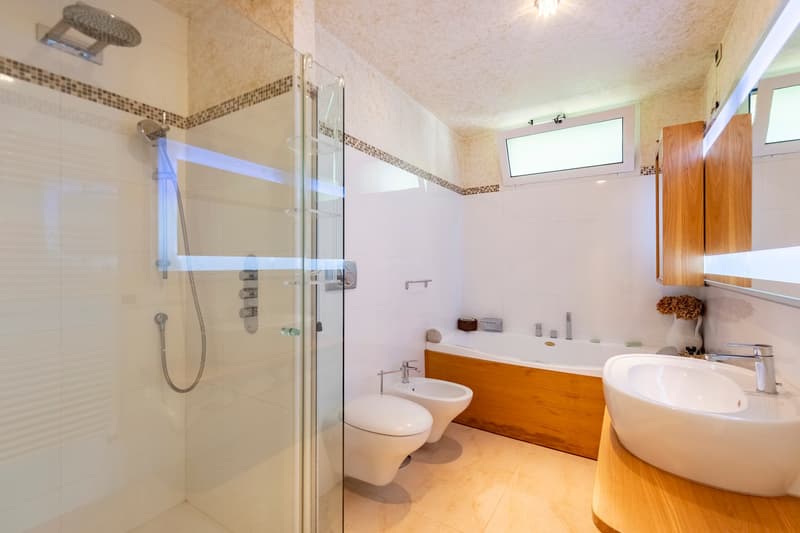 Varazze (ITALIA): elegant villa with a swimming pool, garden, olive grove and garage (7)