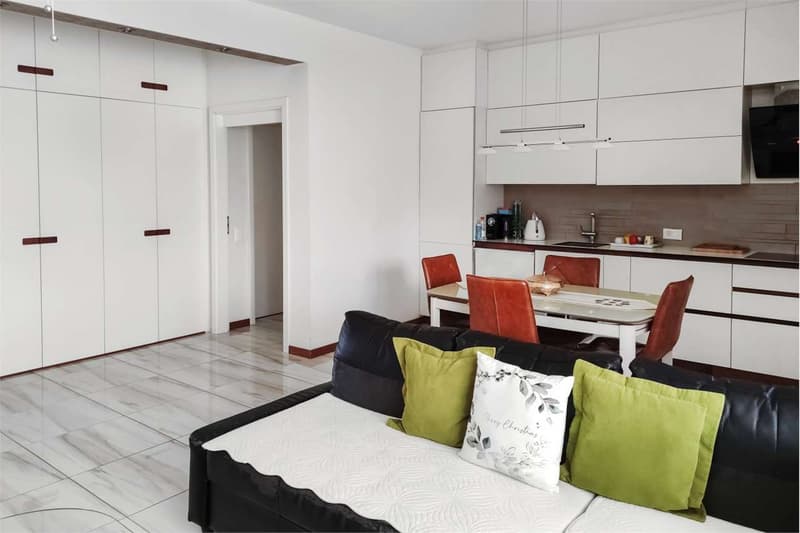 Massagno: 4.5-room apartment near the station (4)