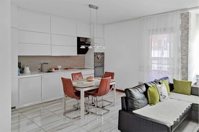 Massagno: 4.5-room apartment near the station (1)