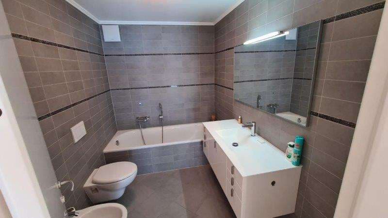 MELANO: SPLENDIDO 2.5 LOC. VISTA LAGO CON TERRAZZA (7)