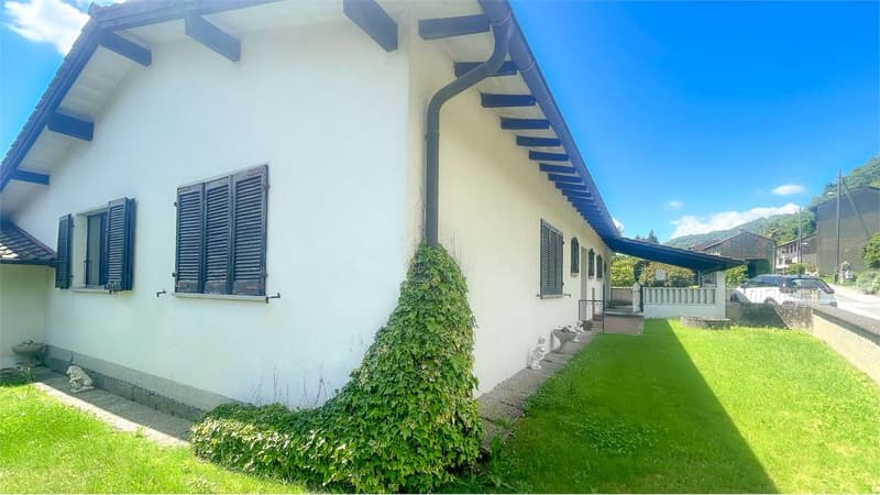 Villa avec piscine, immergée dans la nature, à rénover (2)