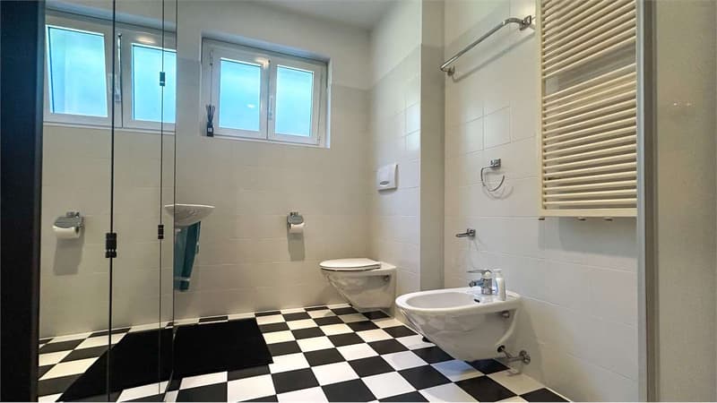 Villa exclusive avec jardin et vue dégagée (12)
