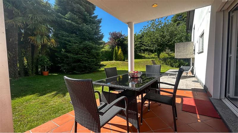 Villa exclusive avec jardin et vue dégagée (2)