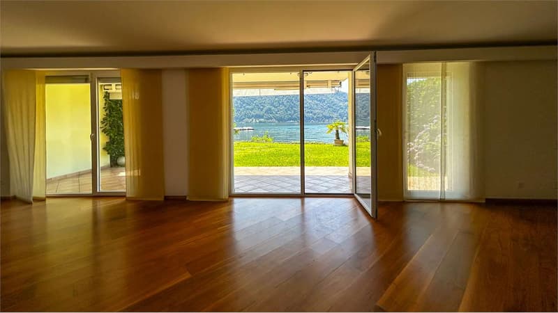 EXCLUSIVE SECONDARY VILLA WITH DIRECT ACCESS TO THE LAKE (6)