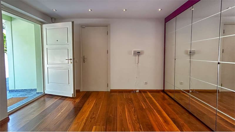 EXCLUSIVE SECONDARY VILLA WITH DIRECT ACCESS TO THE LAKE (5)
