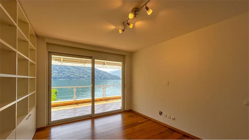 EXCLUSIVE SECONDARY VILLA WITH DIRECT ACCESS TO THE LAKE (8)