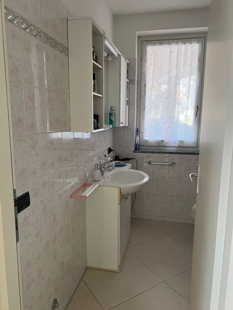 PONTE TRESA (ITA)  : ELEGANTE VILLA CON GIARDINO (18)