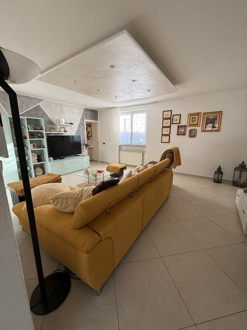 PONTE TRESA (ITA)  : ELEGANTE VILLA CON GIARDINO (9)