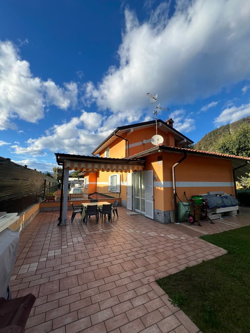 PONTE TRESA (ITA)  : ELEGANTE VILLA CON GIARDINO (3)