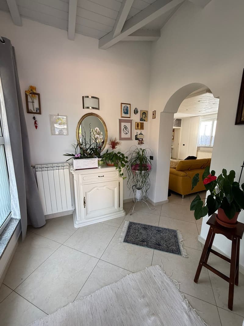 PONTE TRESA (ITA)  : ELEGANTE VILLA CON GIARDINO (13)