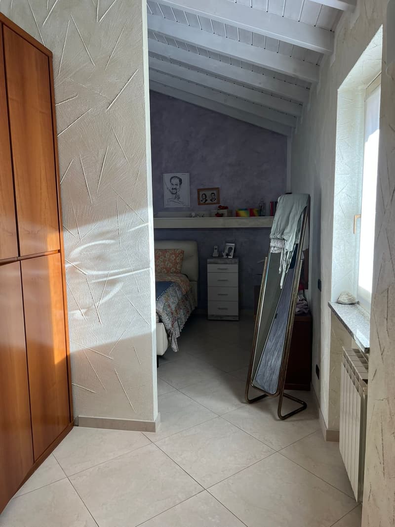 PONTE TRESA (ITA)  : ELEGANTE VILLA CON GIARDINO (21)