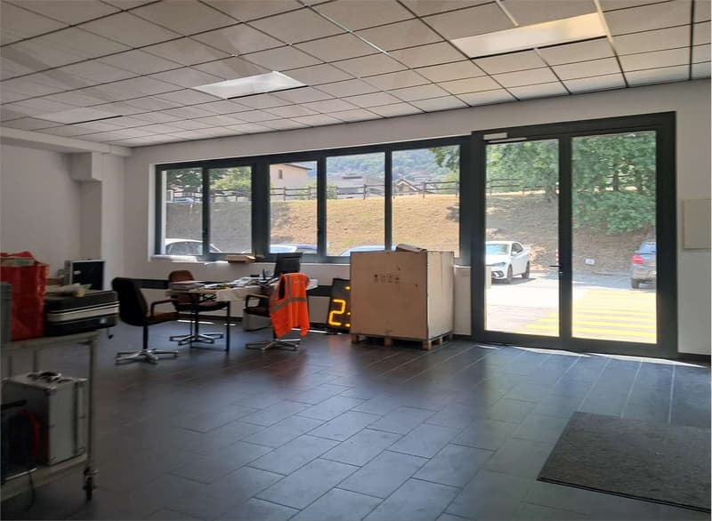 GRAVESANO: Espace commercial artisanal bureau lumineux (3)