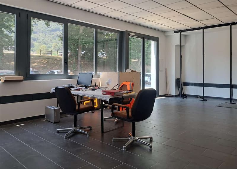 GRAVESANO: Espace commercial artisanal bureau lumineux (4)