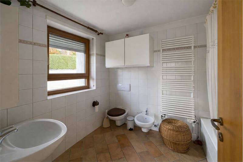 Semi-detached house with breathtaking views in Besazio (12)