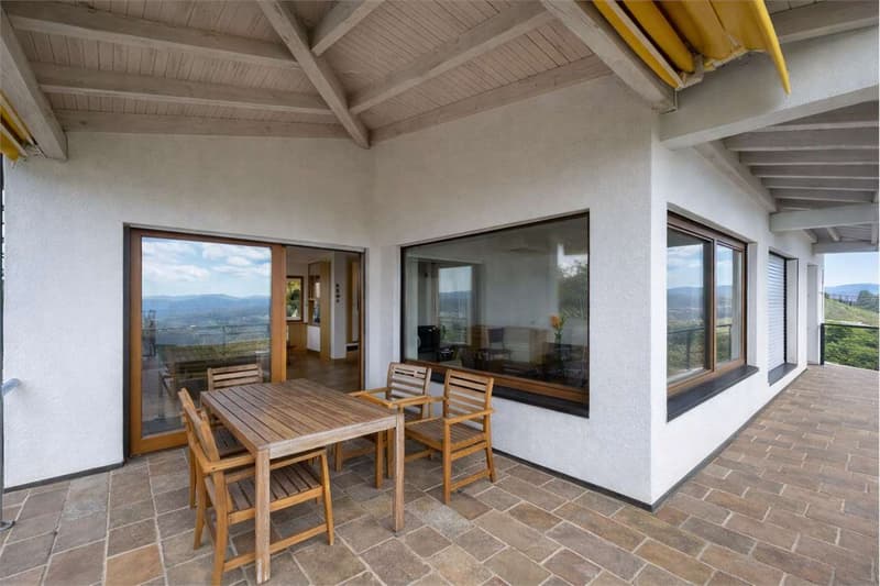 Semi-detached house with breathtaking views in Besazio (8)