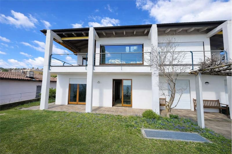 Semi-detached house with breathtaking views in Besazio (3)