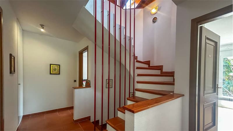 CASA UNIFAMILIARE IMMERSA NEL VERDE A MONTEGGIO (12)