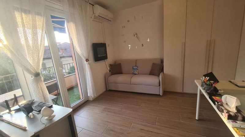 VACALLO: SCHÖNES BÜRO-APARTMENT 2 ZIMMER MIT GARAGE (2)