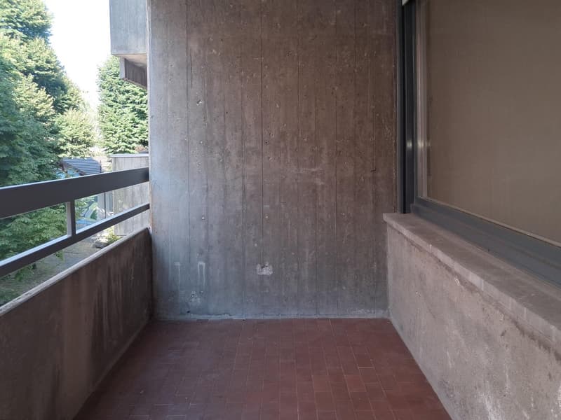 Chiasso: rinnovato monolocale con balcone (5)