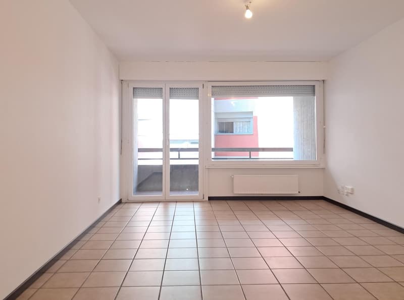 Chiasso: rinnovato monolocale con balcone (1)