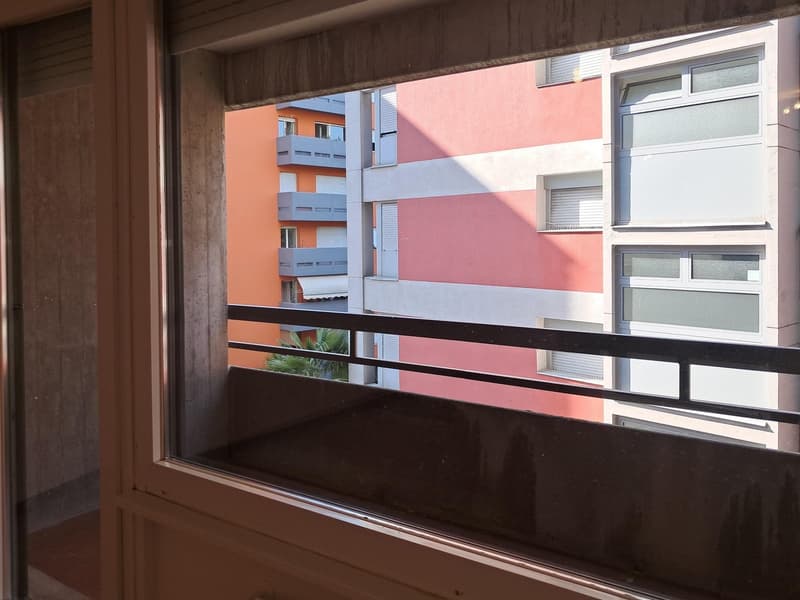 Chiasso: rinnovato monolocale con balcone (6)