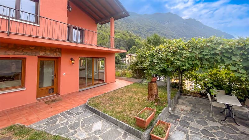 MELANO: CASA PLURIFAMILIARE CON VISTA LAGO (3)