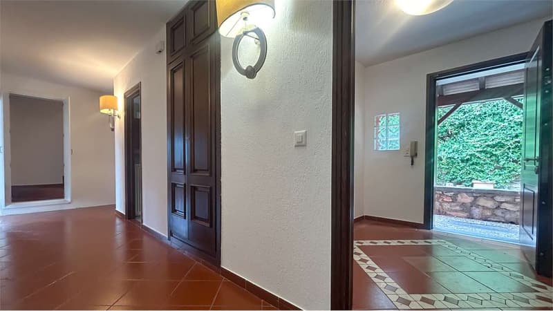 MELANO: CASA PLURIFAMILIARE CON VISTA LAGO (7)