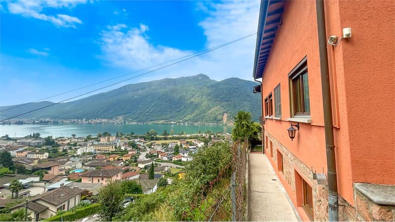 MELANO: CASA PLURIFAMILIARE CON VISTA LAGO (2)