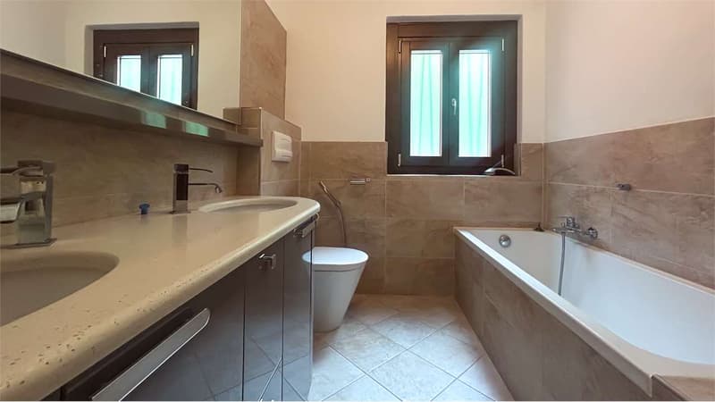 MELANO: CASA PLURIFAMILIARE CON VISTA LAGO (11)