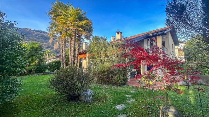 ELEGANTE VILLA CON GIARDINO IN ZONA STRATEGICA (2)