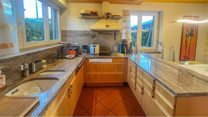 ELEGANTE VILLA CON GIARDINO IN ZONA STRATEGICA (6)