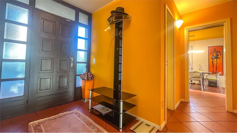 ELEGANTE VILLA CON GIARDINO IN ZONA STRATEGICA (3)