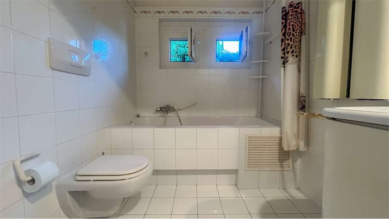ELEGANTE VILLA CON GIARDINO IN ZONA STRATEGICA (8)