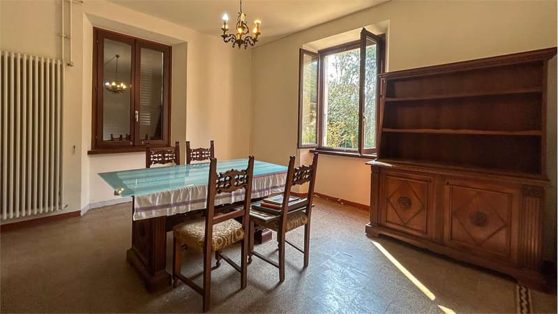 Villa storica indipendente con ampio giardino e terreno edificabile (13)