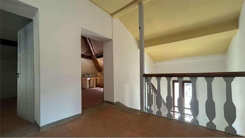 Villa storica indipendente con ampio giardino e terreno edificabile (9)