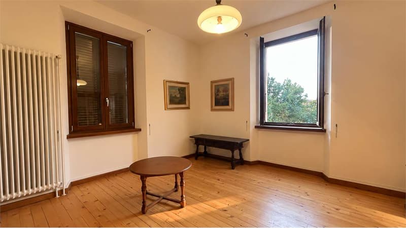 Villa storica indipendente con ampio giardino e terreno edificabile (10)