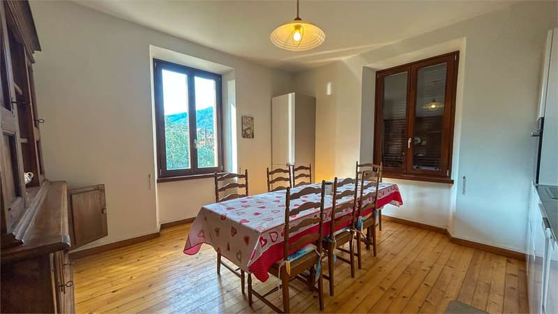Villa storica indipendente con ampio giardino e terreno edificabile (6)