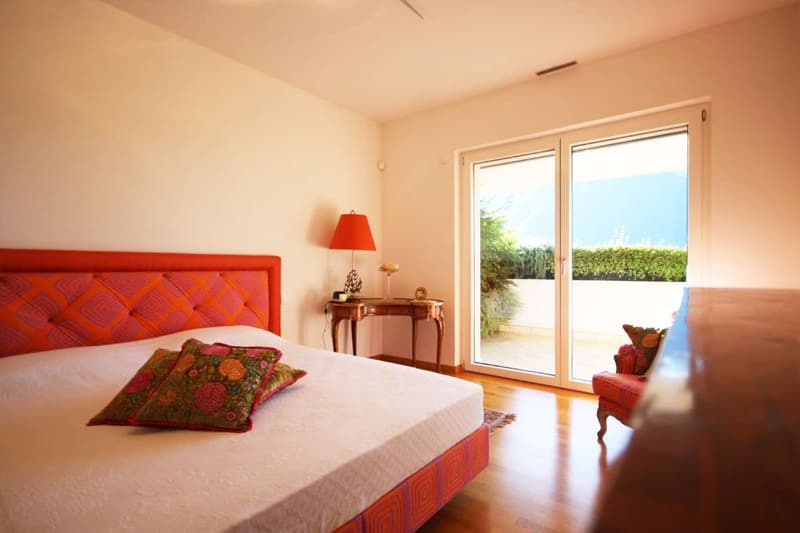 Spazioso appartamento vista lago con giardino in condominio con piscin (7)
