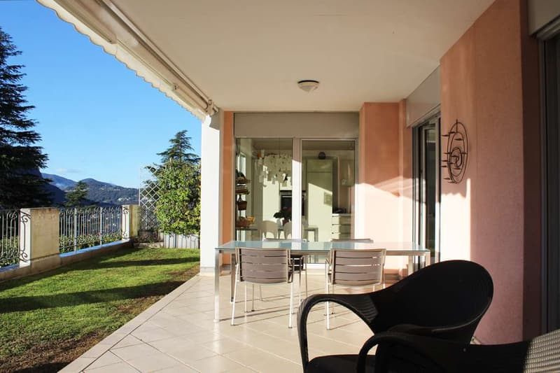 Spazioso appartamento vista lago con giardino in condominio con piscin (4)