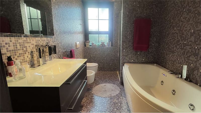 Elegante villa con piscina e romantica vista lago (12)
