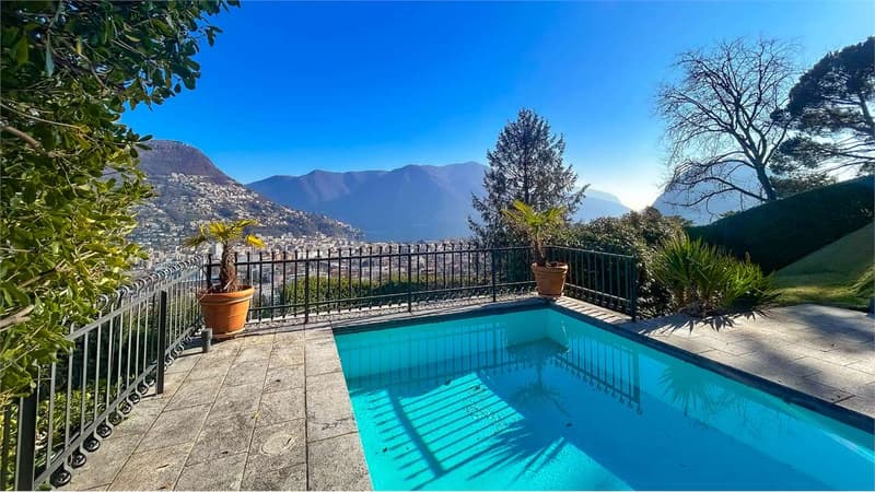 Elegante villa con piscina e romantica vista lago (2)
