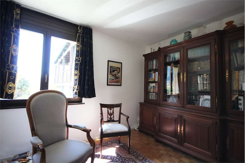 Spazioso 3,5 locali con vista aperta e posteggi (5)