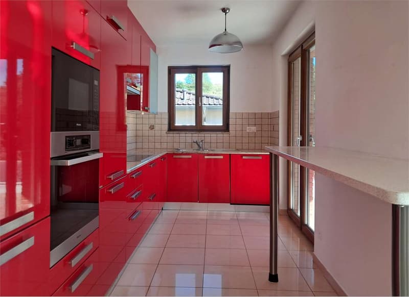 Spazioso attico di 4,5 locali con vista lago in casa bifamiliare (5)